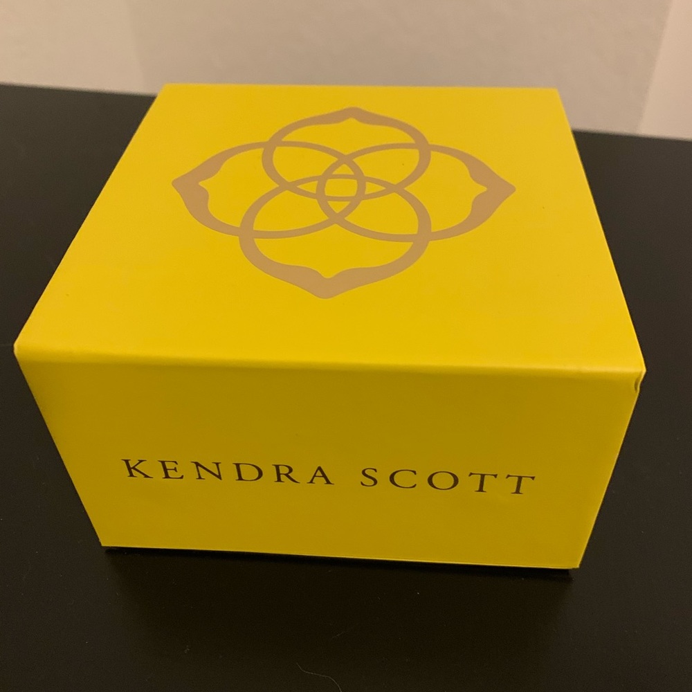 Kendra Scott Pendant Necklace